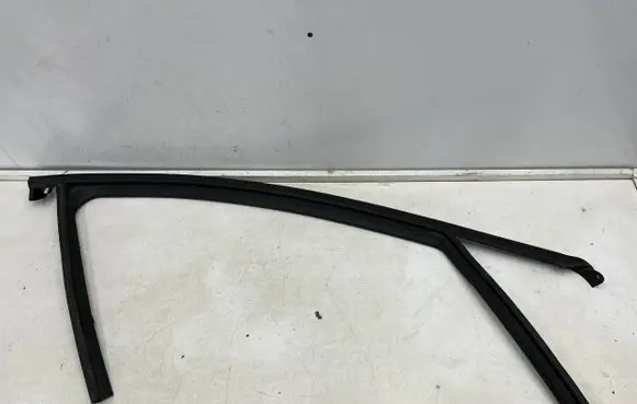 Mazda 3 Front door rubber seal e9hg-y06r1