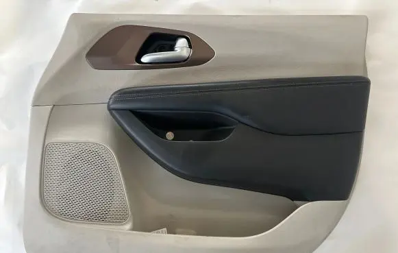 Chrysler Pacifica Front door card panel trim 5RP602D2AG 033585399