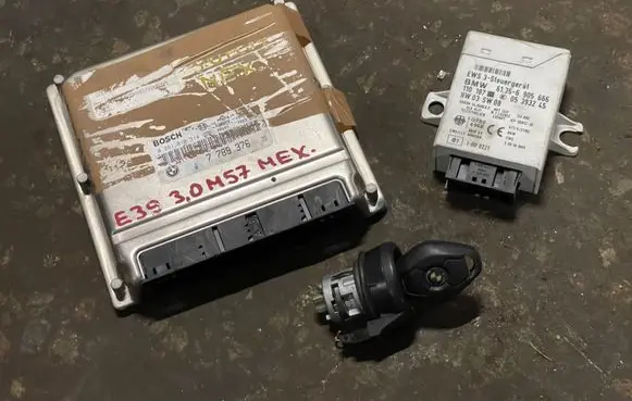 BMW 5 E39 Engine ECU kit and lock set 7789376 0281010314 0000173011
