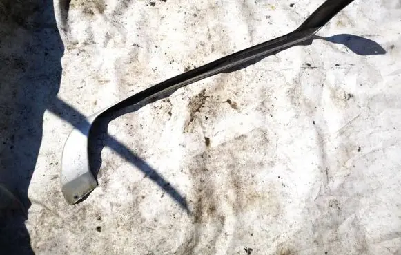 Rear bumper trim bar molding