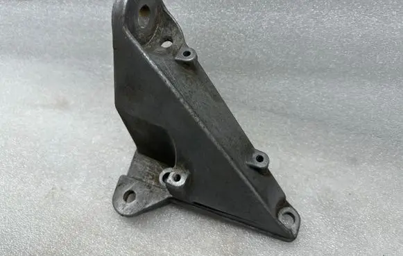 Audi A6 S6 C5 4B Gearbox mounting bracket 8D0399113AH