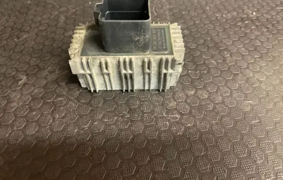 Opel Vectra C Glow plug pre-heat relay 55354141 51299018A