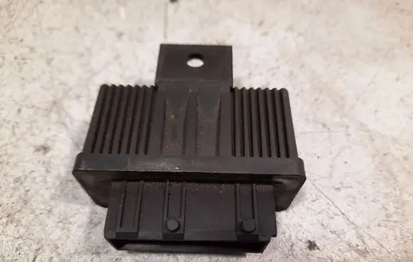Peugeot 206 Fuel pump relay 240107