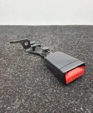 BMW 5 G30 G31 G38 Rear seatbelt buckle 7475017