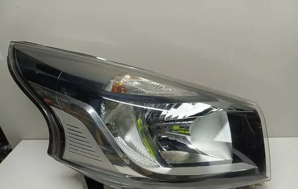 Renault Trafic III (X82) Headlight/headlamp 260109424R