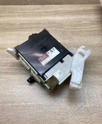Toyota Prius (XW30) Fuse module 8922147140 8273047450A