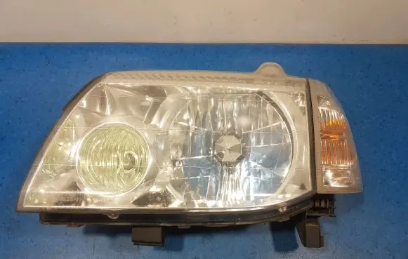 Nissan X-Trail T30 Headlight/headlamp