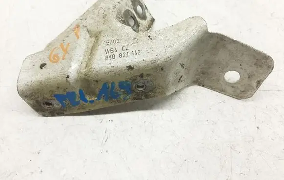 Volkswagen Polo IV 9N3 Fender mounting bracket 6Y0821142