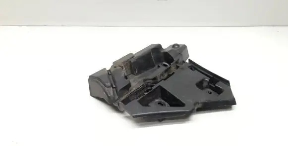 Volvo C30 Fender mounting bracket 31214885