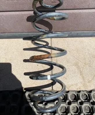 Volkswagen Golf V Rear coil spring