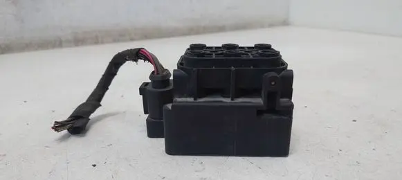 Mercedes-Benz ML W164 Air suspension valve block A2513200058 2513200058