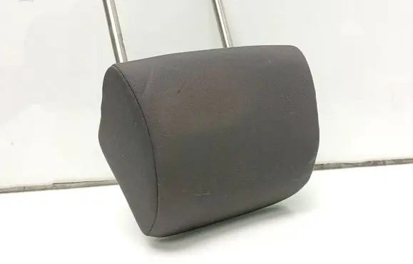 Volkswagen Golf V Front seat headrest 