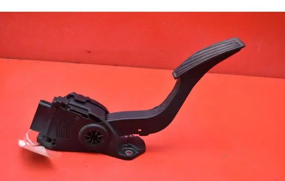 Suzuki Grand Vitara II Accelerator throttle pedal 15900-65J02