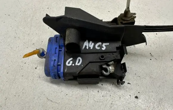 Audi A4 S4 B5 8D Rear door lock 8D0839016A