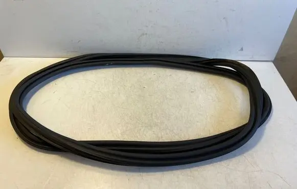 BMW i4 Trunk rubber seal (body) 7487559