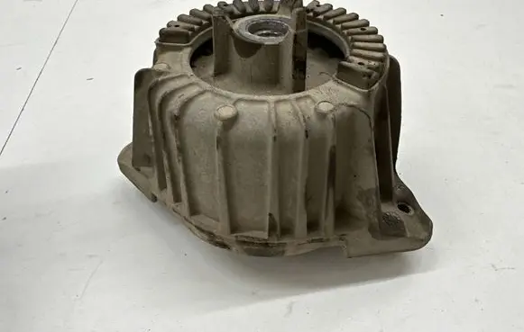 Mercedes-Benz E W212 Engine mount bracket