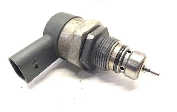 Skoda Superb B6 (3T) Fuel pressure regulator 057130764H