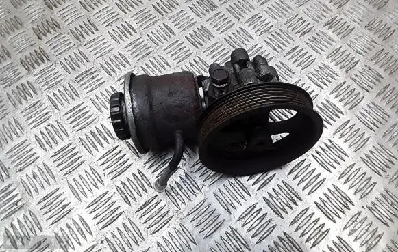 Toyota Avensis T250 Power steering pump 18618477
