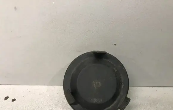 Volkswagen PASSAT B5 Headlight/headlamp dust cover 143688