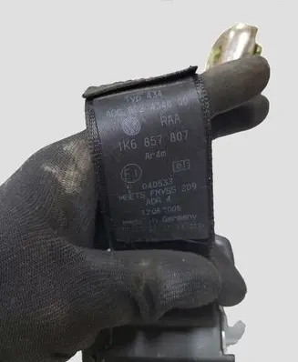 Volkswagen Golf V Middle seatbelt (rear) 926963401