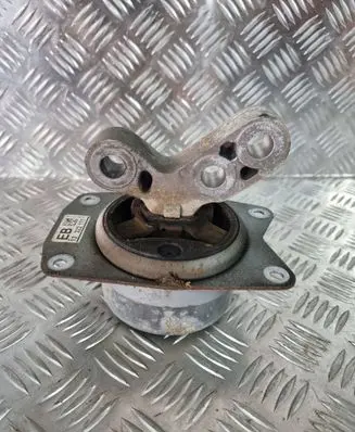 Engine mount bracket