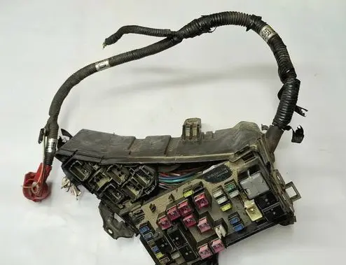 Subaru Outback Fuse module MB100200B