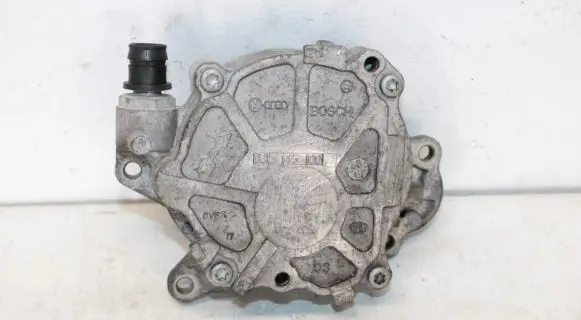 Volkswagen Tiguan Vacuum pump 03L145100F