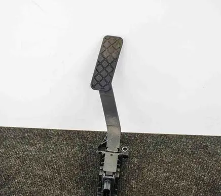 Volkswagen Tiguan Accelerator throttle pedal