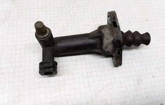 Skoda Octavia Mk2 (1Z) Clutch slave cylinder 6Q0721261F