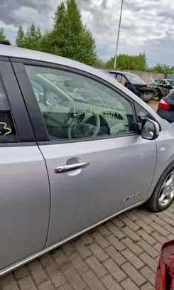 Nissan Leaf I (ZE0) Front door