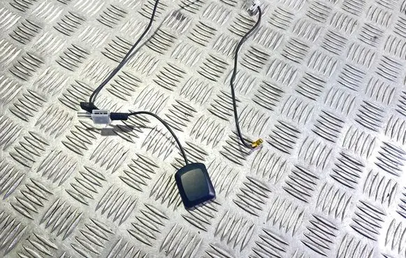 Suzuki Grand Vitara II Aerial GPS antenna