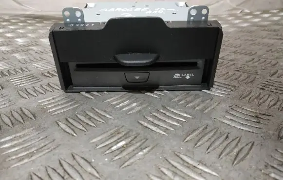 Jeep Cherokee CD/DVD changer P05091563AB