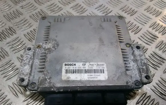 Renault Megane II Engine control unit/module 8200153946 0281010556