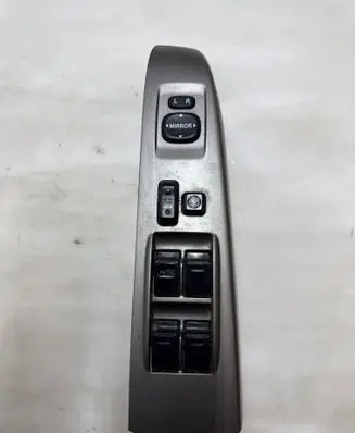 Toyota Prius (NHW20) Front door window switch trim 723247070