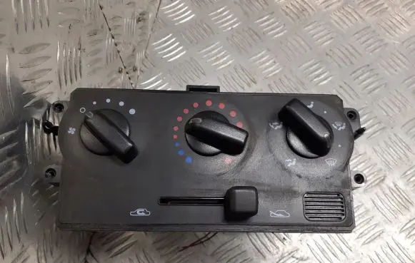 Nissan Micra Interior fan control switch 7040030720