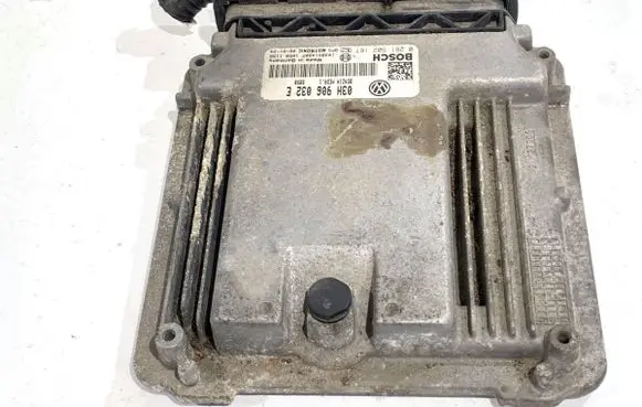 Volkswagen Touareg I Engine control unit/module ECU
