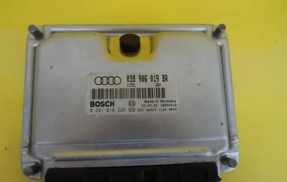 Audi A4 S4 B5 8D Engine control unit/module 038906019BR 0281010226