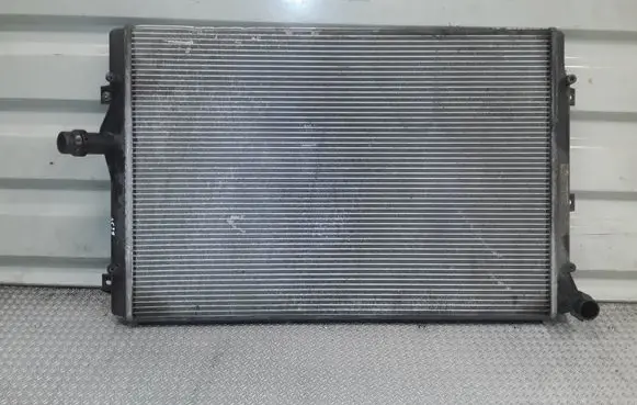 Volkswagen Touran I Coolant radiator 1K0121251N