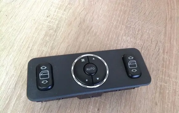Mercedes-Benz ML W163 Electric window control switch A1638200326