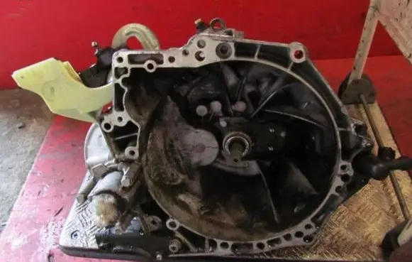 Peugeot 208 I Manual 5 speed gearbox 20ET31