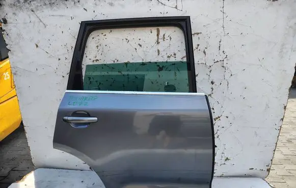 Volkswagen Touareg I Rear door