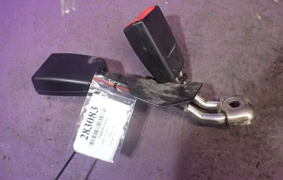 Front seatbelt buckle