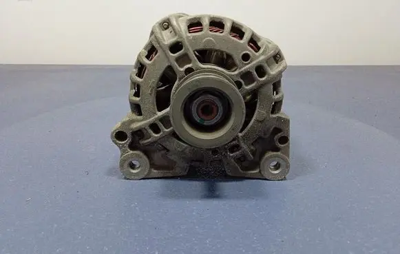 Volkswagen Cross Polo Generator/alternator 04C903023H