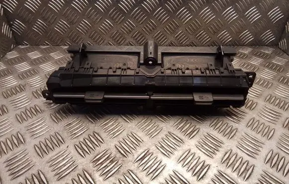 Toyota Prius (XW30) Dash center air vent grill 5567047070 5568747030