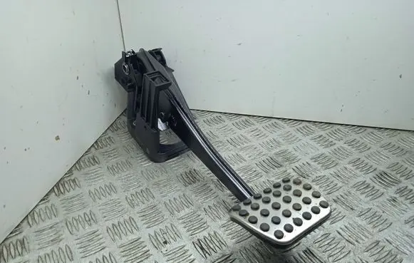 Mercedes-Benz GLA W156 X156 Brake pedal A2462900700
