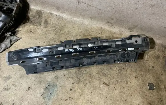 BMW 6 G32 Gran Turismo Rear bumper mounting bracket 7387325