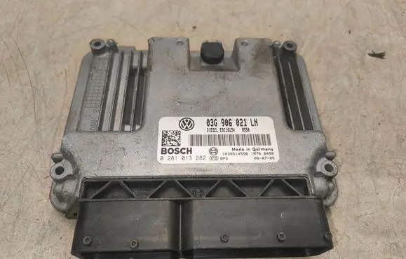 Skoda Octavia Mk2 (1Z) Engine control unit/module 03G906021LN 1039S14556 0281013282