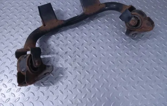 Suzuki Swift III Rear differential/diff mount bracket 2965152R00