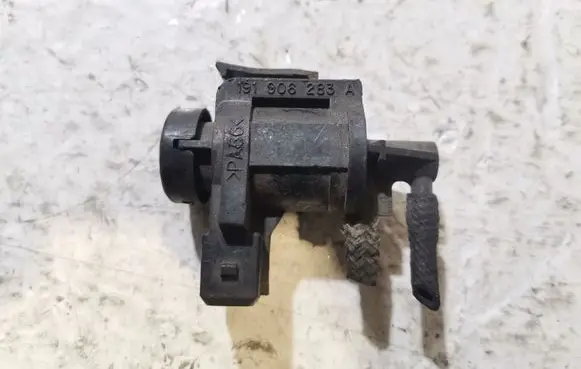 Volkswagen Polo IV 9N3 Vacuum valve 191906283A