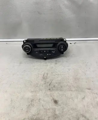 Toyota Yaris Climate control unit 75F206